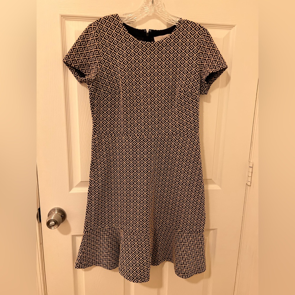 LOFT flutter dress with blush/navy geometric texture